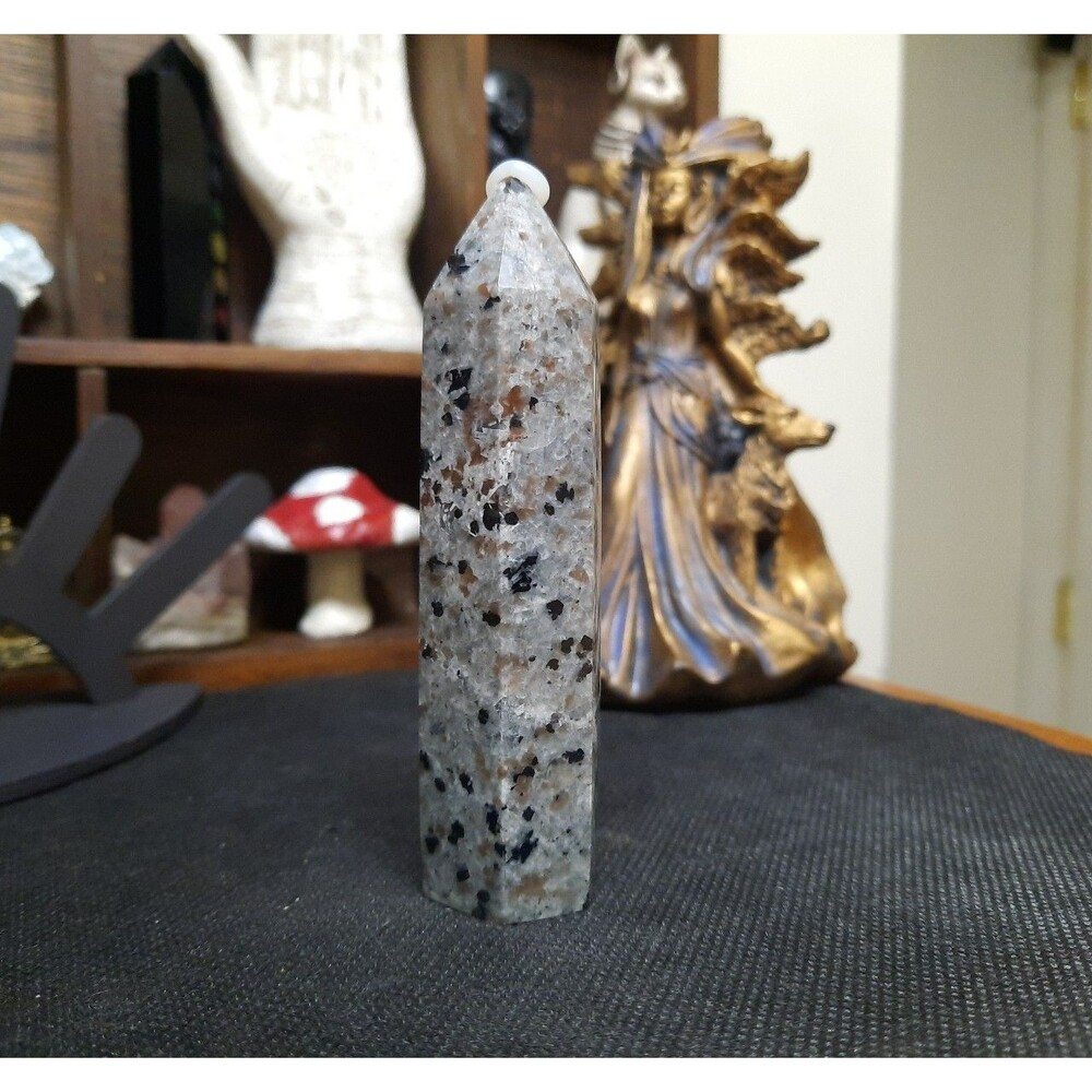 UV Reactive Yooperlite Crystal Tower - Picture 2 of 6